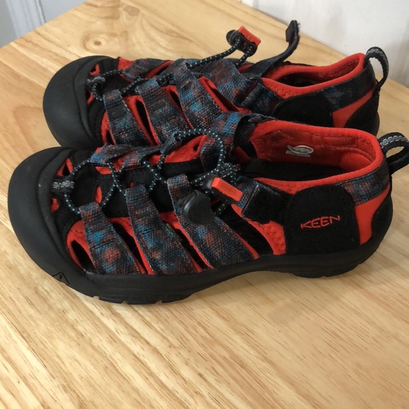 KEEN NEWPORT H2 size 2 closed toe fisherman sandal / water shoes washable - Picture 4 of 9